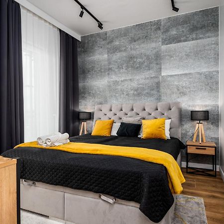 Wola Tower Deluxe Separate Bedroom With Free Garage - By Perfect Apart Warschau Exterior foto