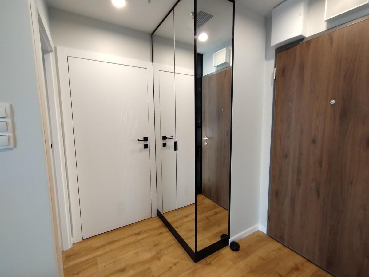 Wola Tower Deluxe Separate Bedroom With Free Garage - By Perfect Apart Warschau Exterior foto