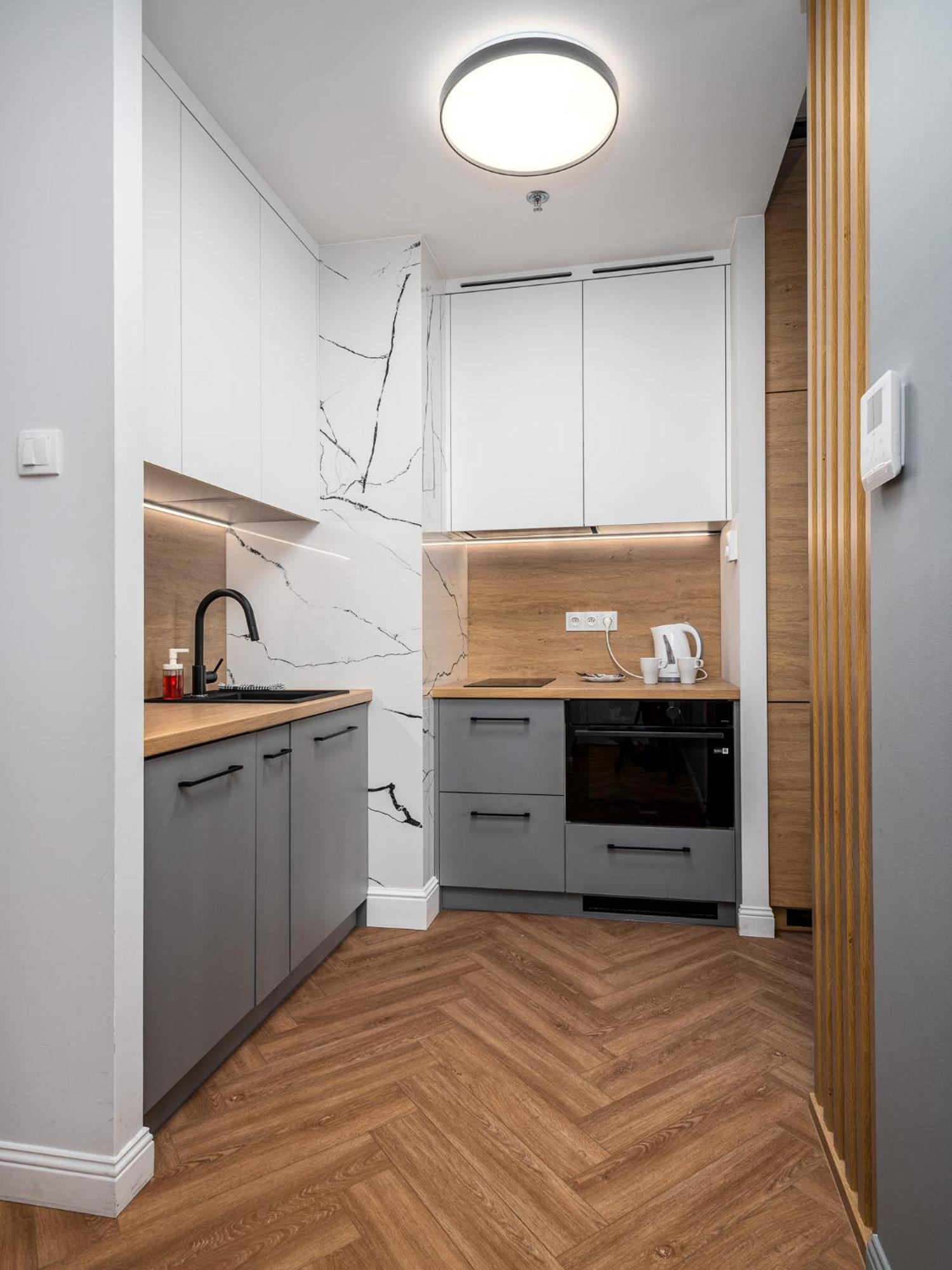 Wola Tower Deluxe Separate Bedroom With Free Garage - By Perfect Apart Warschau Exterior foto
