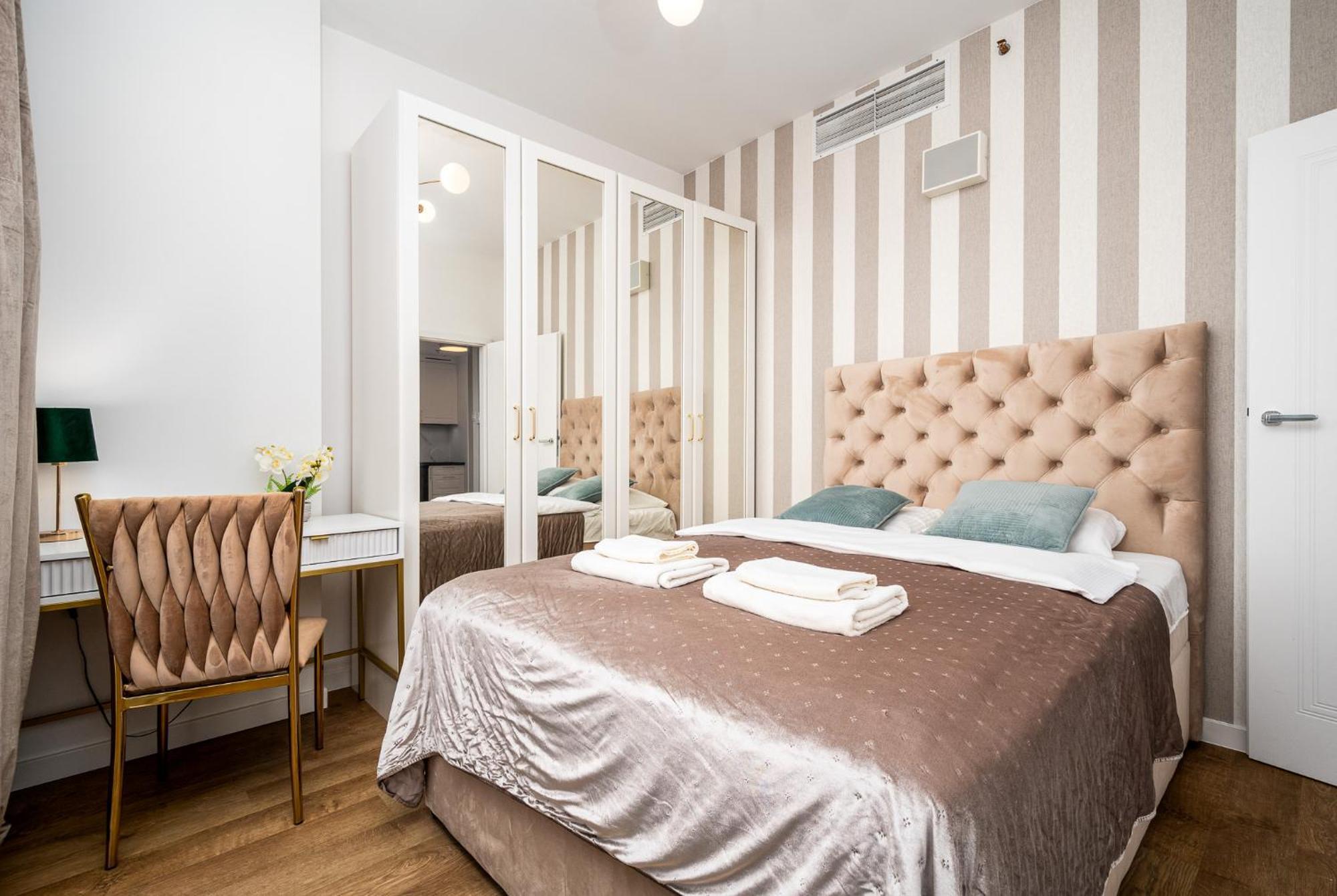 Wola Tower Deluxe Separate Bedroom With Free Garage - By Perfect Apart Warschau Exterior foto